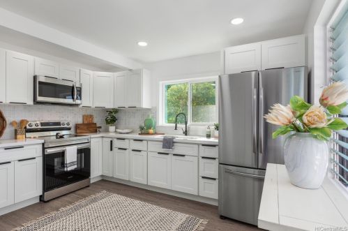 2803 Henry St, Honolulu HI  96817-1144 exterior