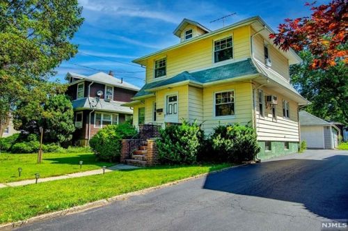 569 River Rd, Teaneck, NJ 07666-1663