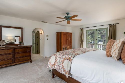 1932 Montecito Dr, Glendale CA  91208-1822 exterior