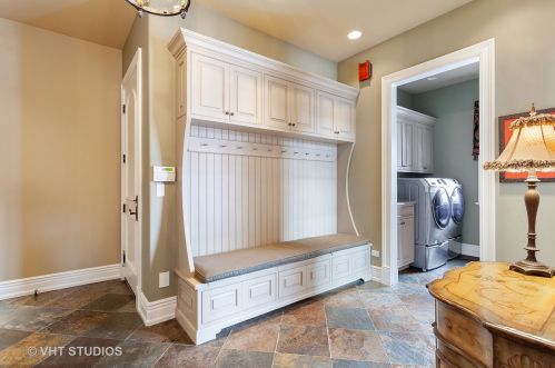 6403 Garfield Ave, Willowbrook IL  60527-5237 exterior