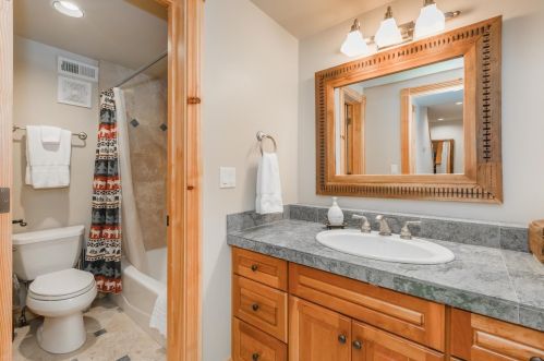 14005 Swiss Ln, Truckee CA  96161-7129 exterior