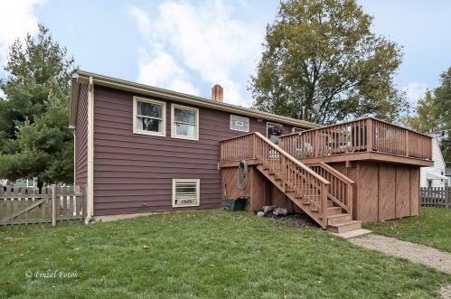 188 Eastview Ave, Bull Valley, IL 60014-6019
