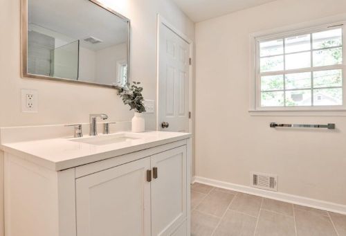 3911 Edenton Ct, Atlanta GA  30319-1883 exterior
