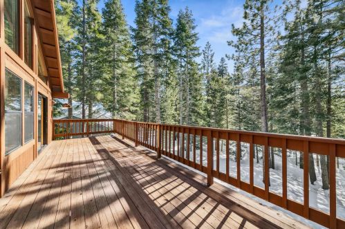 11400 Sitzmark Way, Truckee CA  96161-6129 exterior