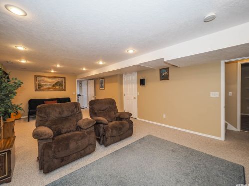 4662 8450, Taylorsville UT exterior