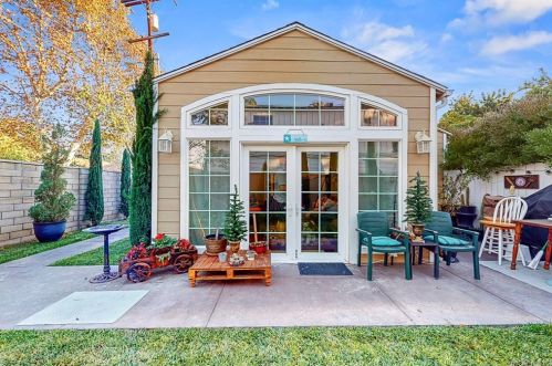 530 West St, Anaheim CA  92801-4707 exterior