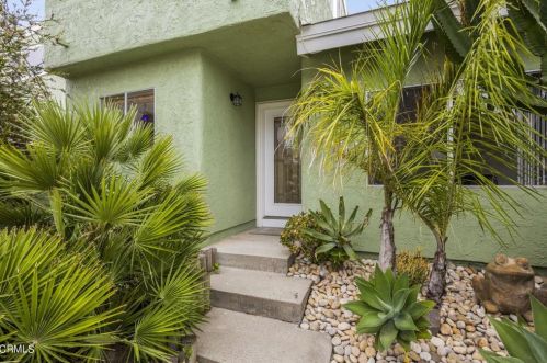 1041 Canal St, Oxnard, CA 93035-1103