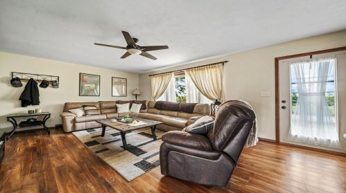 503 Sunset Dr, Stratford, IL 61064-1032