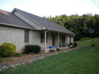 315 Lacy St, Byrdstown, TN 38549-2433