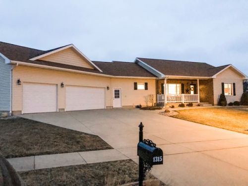 1315 Heather Ln, Ayers, IL 62246-2719