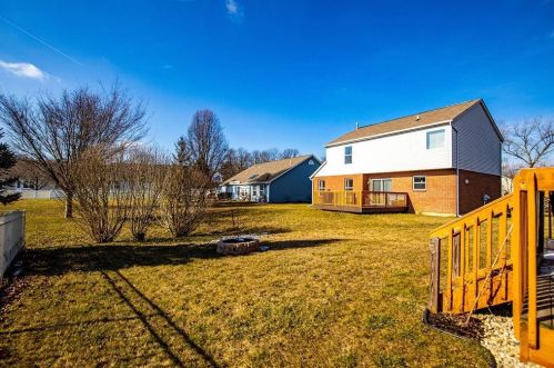 39 Autumn Dr, Miami OH 45056-8757 exterior