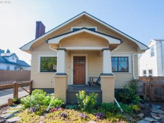 3830 Franklin St, Portland OR  97202-1737 exterior