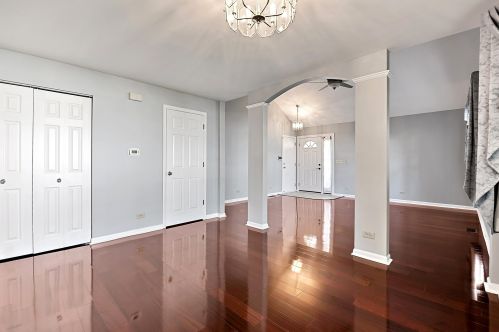 281 Camelot Ln, Carol Stream IL  60188-3617 exterior