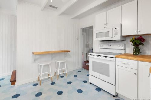 46 Sea Crest Ave, Niantic CT  06357-3338 exterior