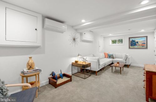 8409 Grove St, Silver Spring MD 20910-4761 exterior