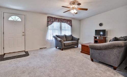 5 Prospect Ln, Hampstead, NH 03841-5168