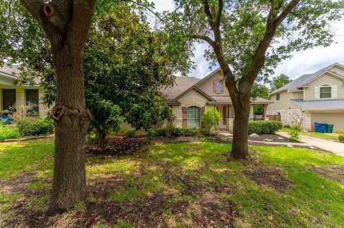 8802 Colberg Dr, Austin TX  78749-4179 exterior