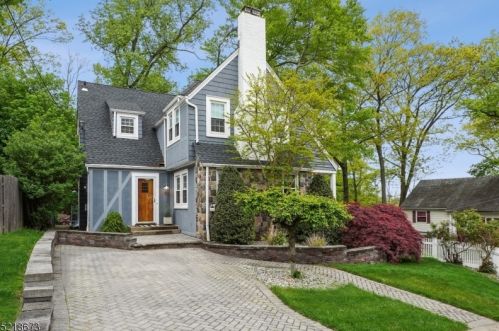 1 Oakridge Rd, Town Center, NJ 07052-4605