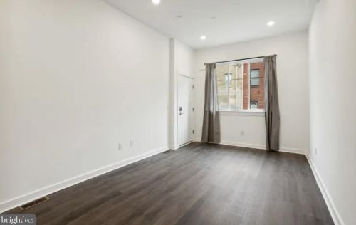 2032 18th St, Philadelphia, PA 19121-2324