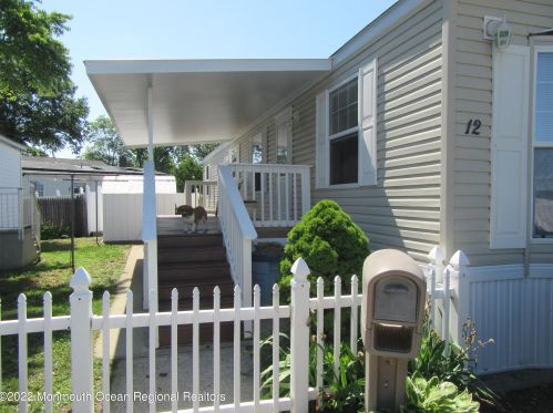 12 Bayshore Mobile Mnr, Hazlet, NJ 07730-4126