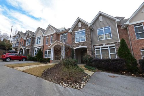 242 Berry Patch Ln, Chattanooga, TN 37405-3992