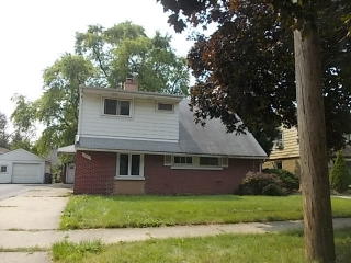 8711 43rd St, Lyons, IL 60534-1010