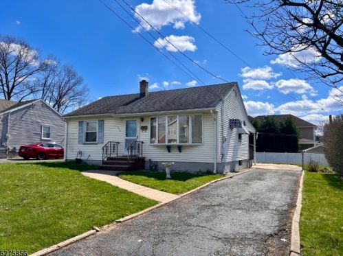 275 Valley Rd, Clark, NJ 07066-1827