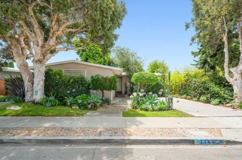 1160 Shelley St, Manhattan Beach, CA 90266-6916