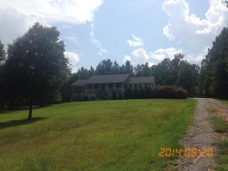 1122 Plantation Club Ct, Gray, GA 31032-6324