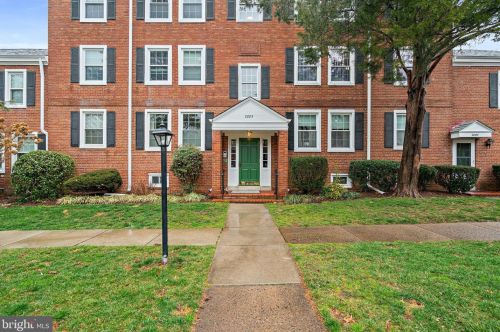 2883 Abingdon St, Arlington, VA 22206-1328