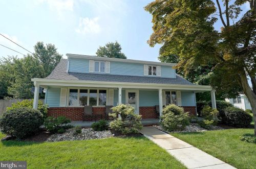 2 Coral Dr, Trenton, NJ 08619-1514