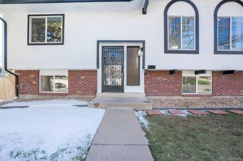 7373 Fremont Dr, Englewood CO  80112-1706 exterior