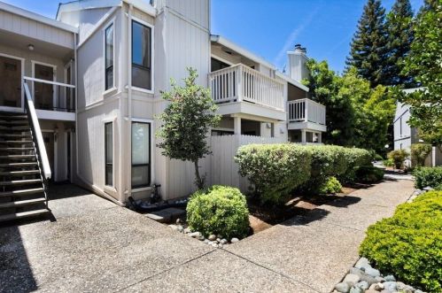 707 Mikkelsen Dr, Auburn, CA 95603-3952