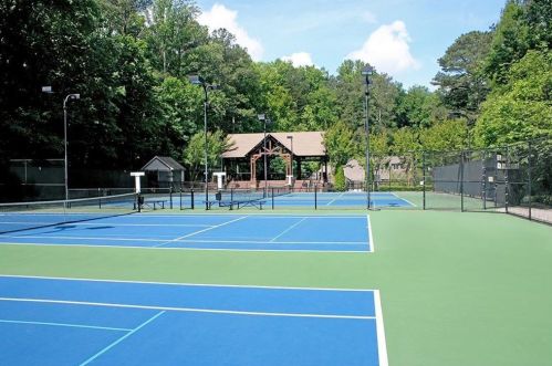 7000 Hunters Br Dr, Atlanta GA  30328-1718 exterior