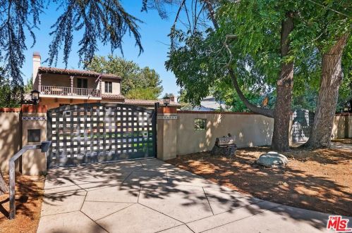 13123 Chandler Blvd, Van Nuys, CA 91401-6040