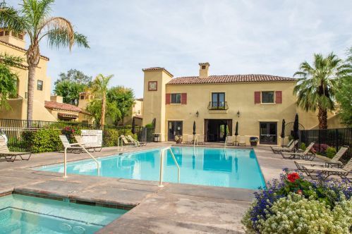202 Villorrio Dr, Palm Springs, CA 92262-0124
