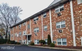 31 Allens Ln, Philadelphia PA  19119-1647 exterior