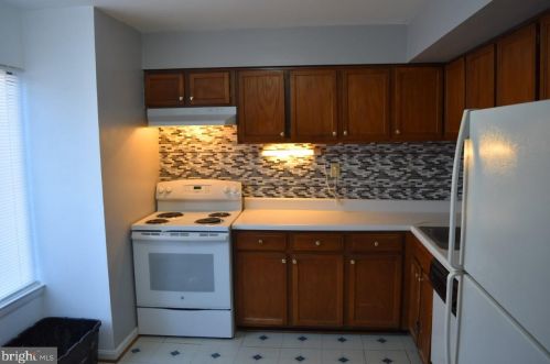 6026 Forrest Hollow Ln, Springfield VA  22152-1428 exterior