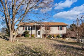 205 Kathy St, Athens, TN 37303-1686
