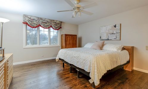 1020 Summit Dr, Bannockburn IL  60015-1823 exterior