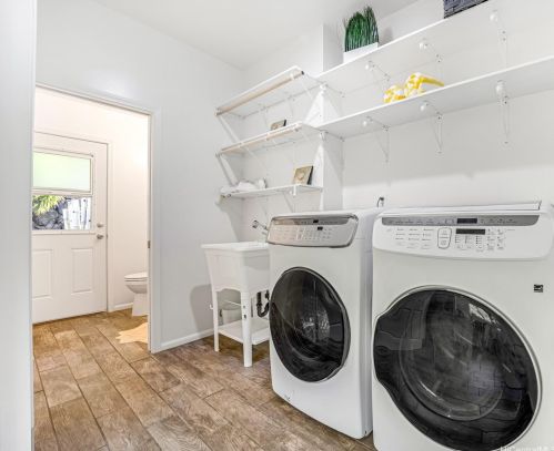 1091 Kalapaki St, Honolulu HI  96825-2710 exterior