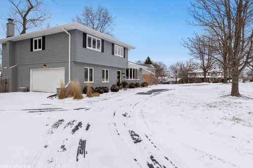 5620 Lawn Dr, Western Springs, IL 60558-2223