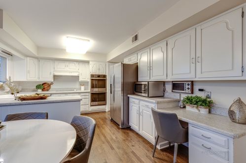 1020 Summit Dr, Bannockburn IL  60015-1823 exterior