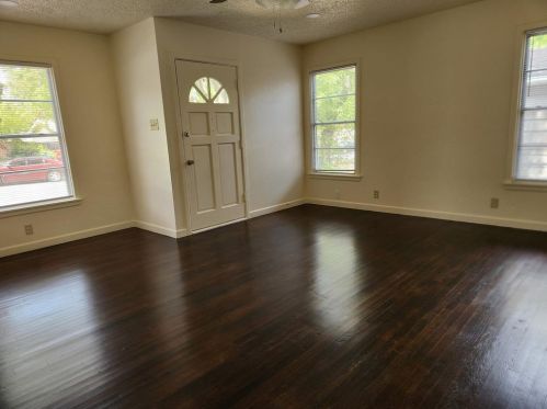 6728 Greenlee St, Fort Worth, TX 76112-5524