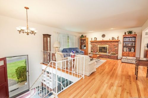 75 Brownson Dr, Huntington CT  06484-2735 exterior