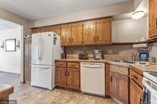 600 Donegal Cir, Saint Paul MN  55126-4715 exterior