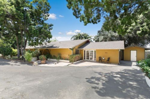 924 Birch Ave, Escondido, CA 92027-3903