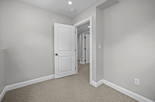 8 Clay St, Hopkinton RI  02804-1602 exterior