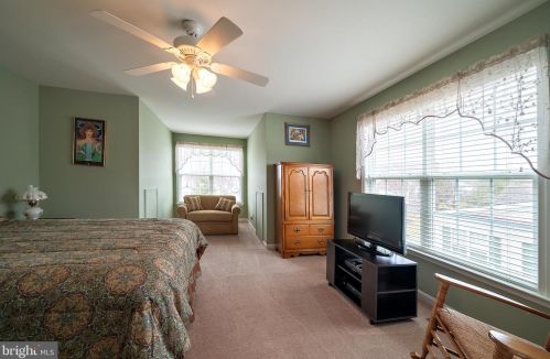 232 Sparrow Dr, Trenton NJ 08690-2461 exterior