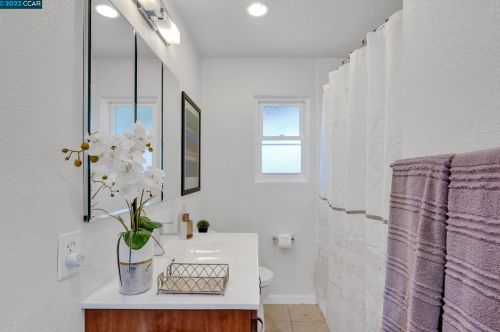 2378 Charlotte Ave, Concord CA  94518-2511 exterior